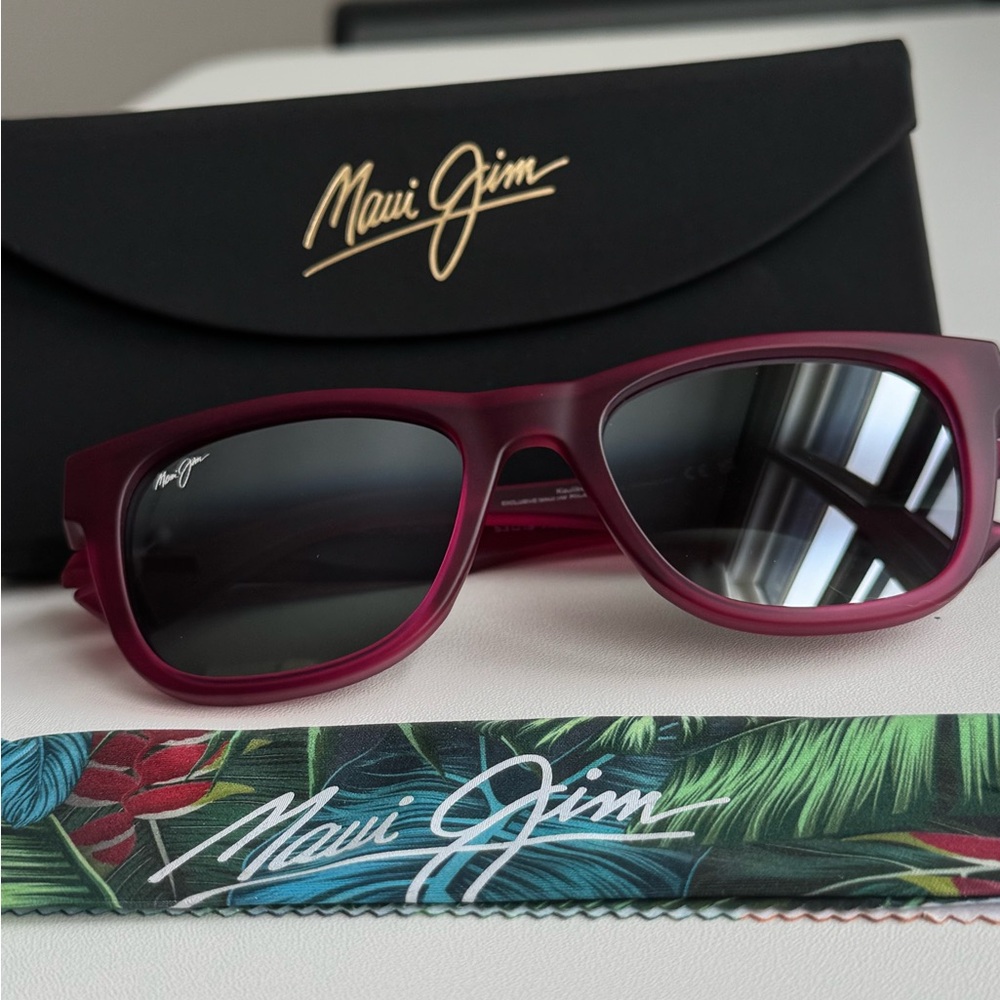Brand new Maui Jim Fuchsia Sunglasses with Tropical Cloth